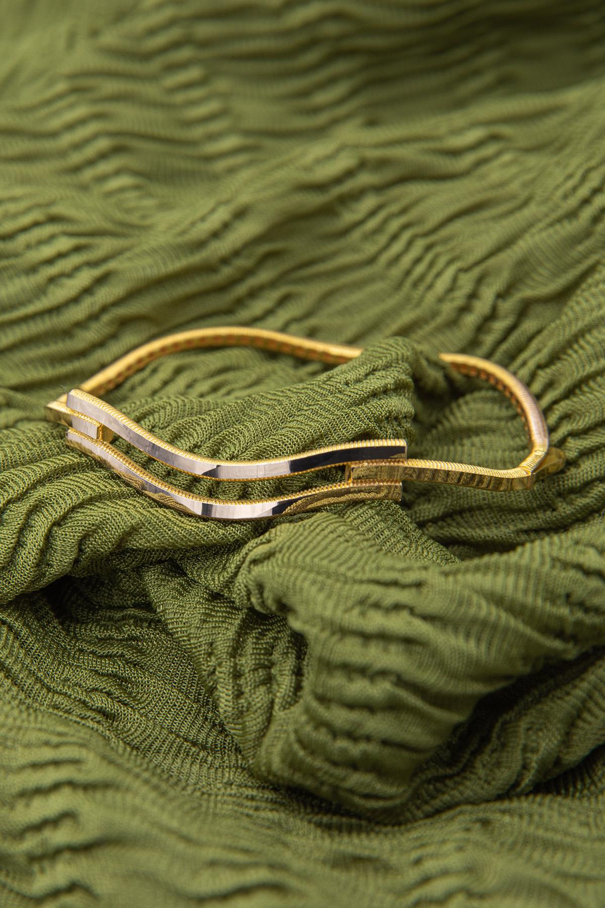 14ct Gold  22ct Looking Wavy 2 Rows Of Ribs Bangle-1
