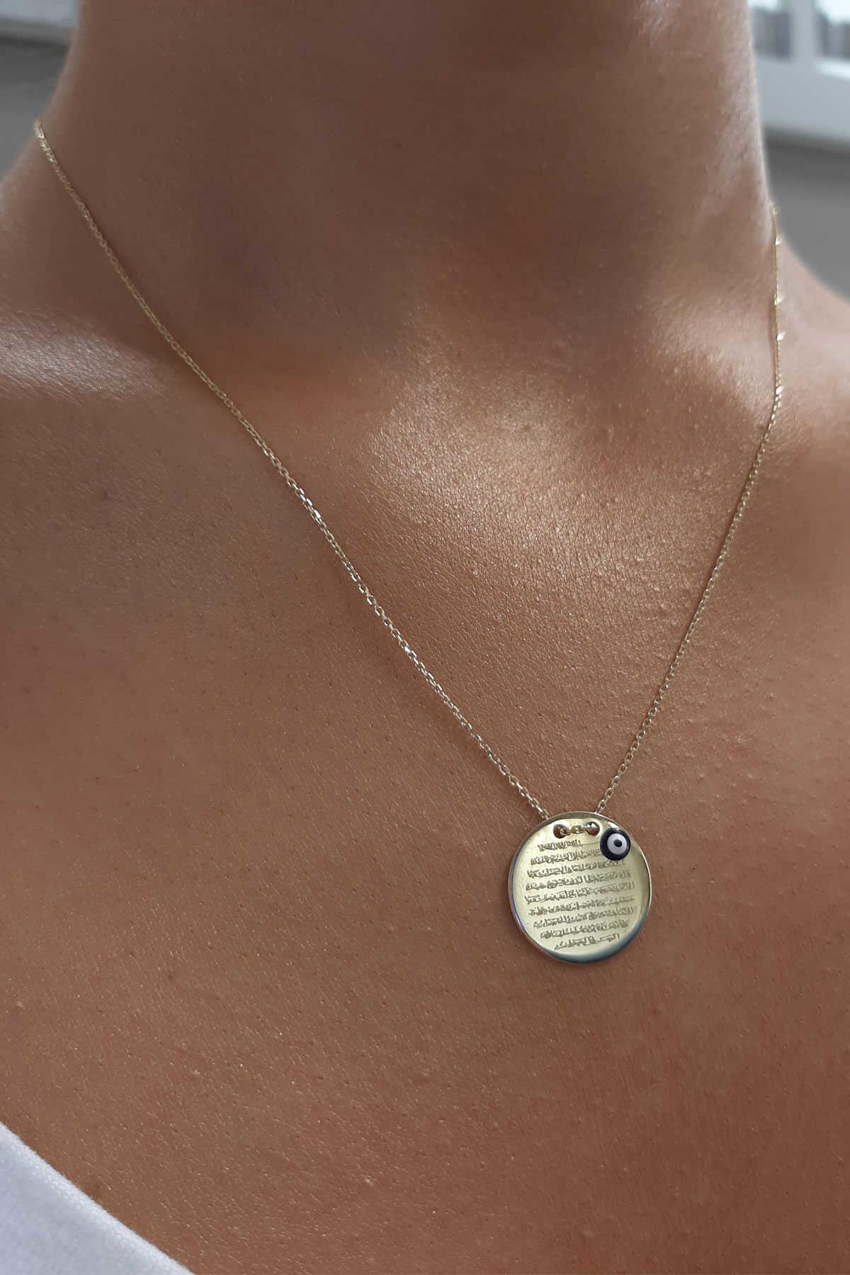 Collana rotonda con scritta protezione malocchio in oro da 14 ct-1