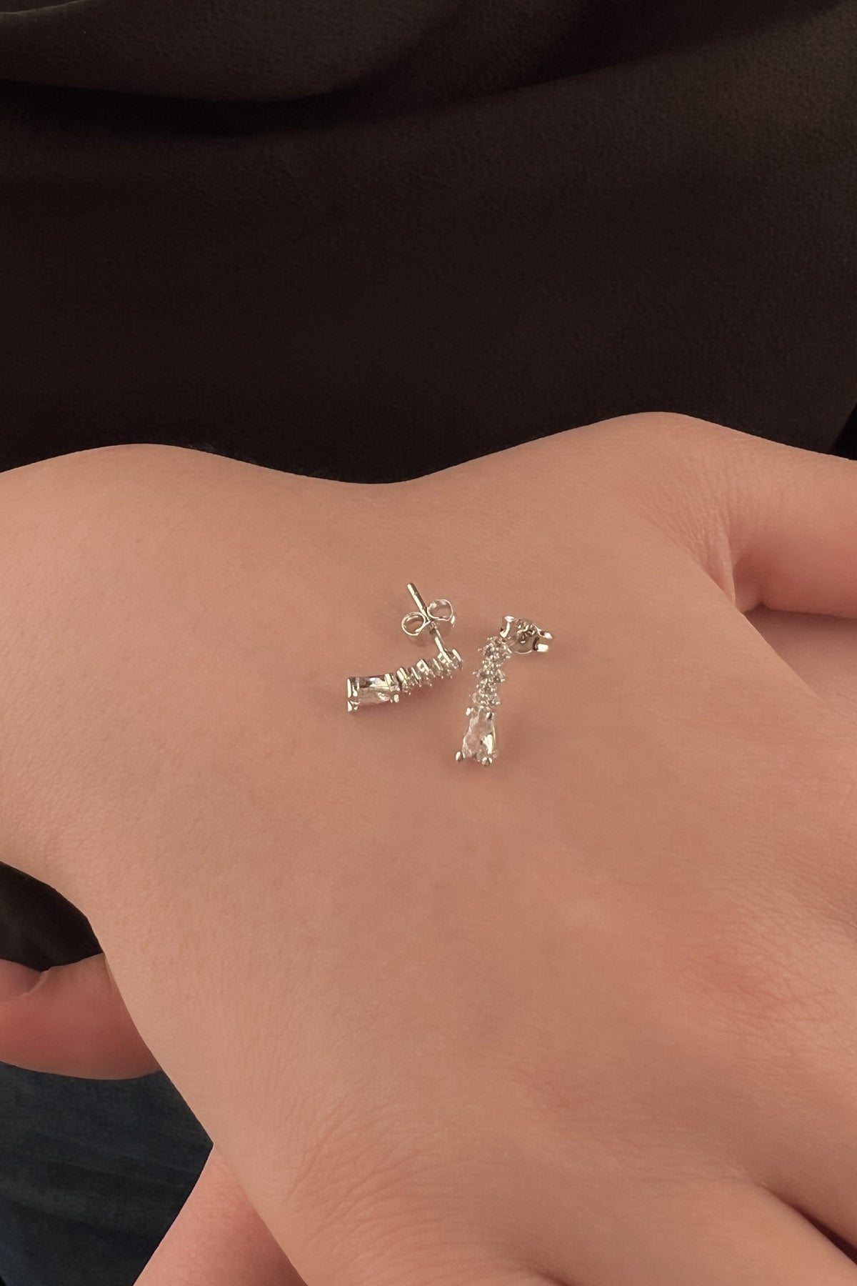 Orecchini pendenti a forma di pietra a goccia in oro bianco da 14 ct-2