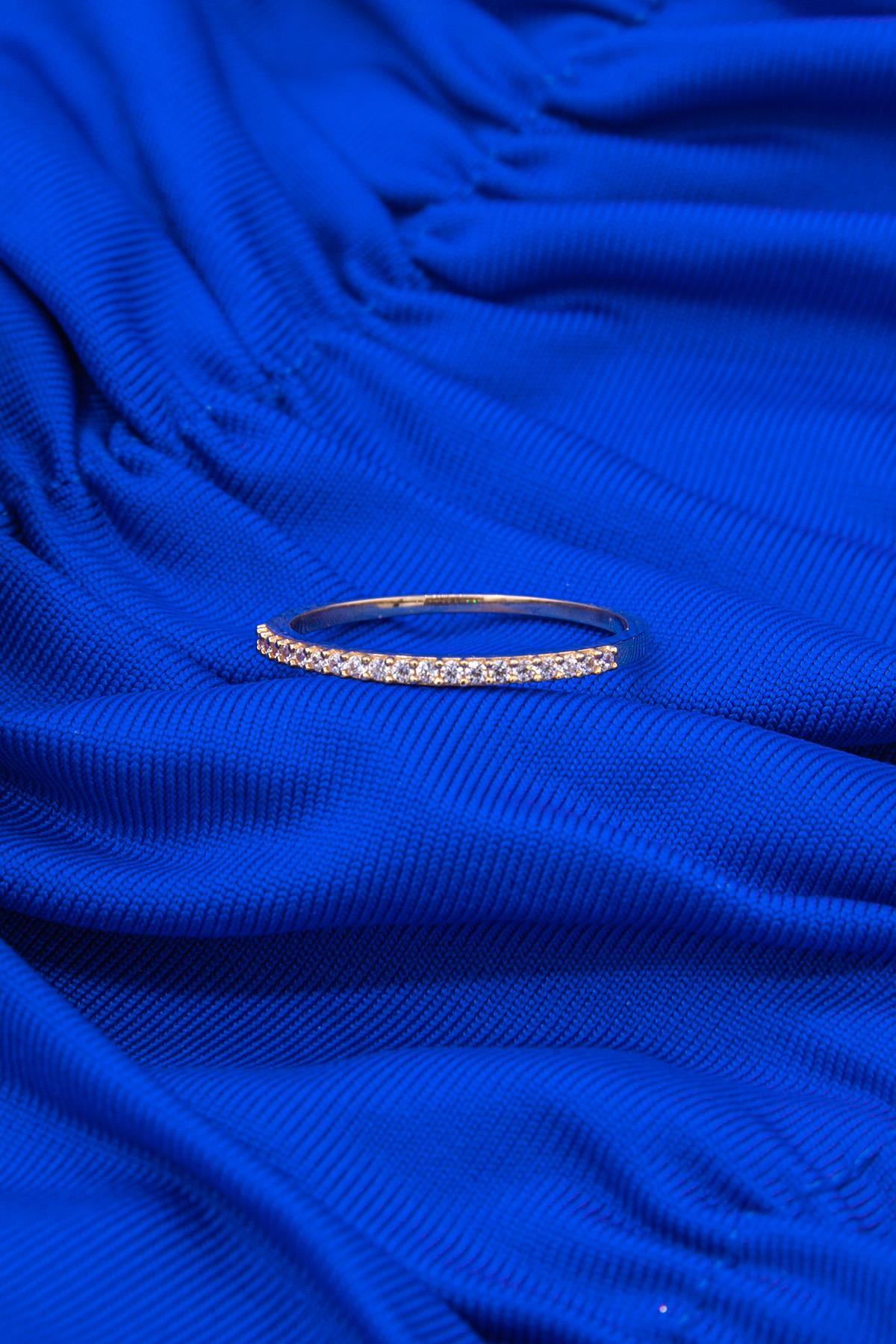 Anello a fascia Half-Eternity in pietra bianca in oro da 14 ct-4