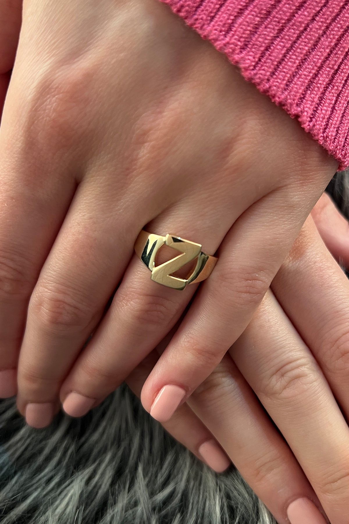 Anello con iniziale Z in oro da 14 ct-1