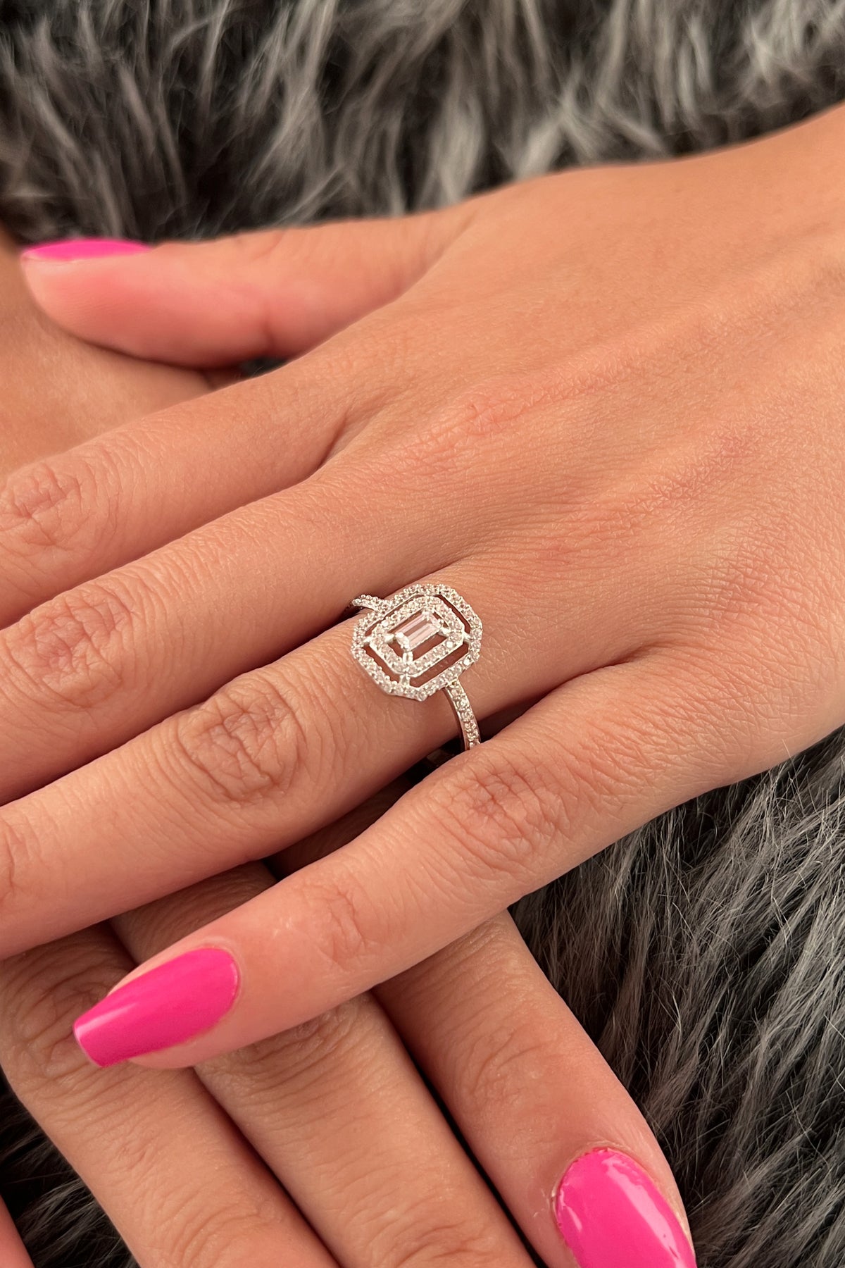 Anello Baguette con striscia in oro bianco da 14 ct-1