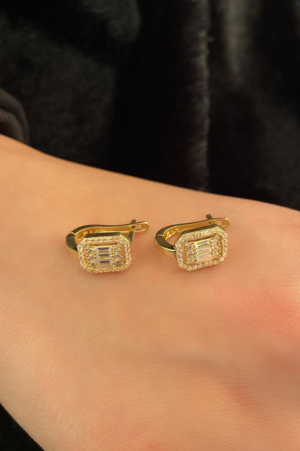 14ct Yellow Gold Baguette Stone Earrings-1