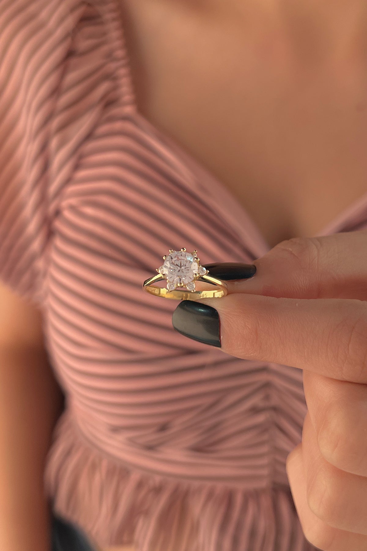 Anello 2-2 con rosa di loto in oro giallo da 14 ct