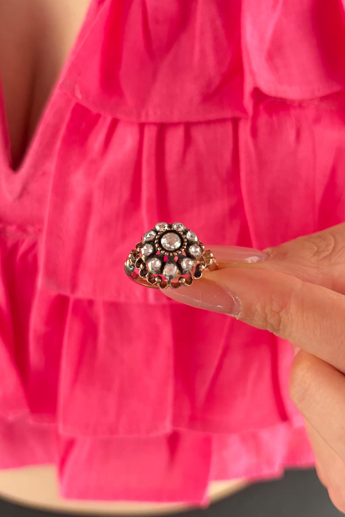 Anello con pietra diamantata a forma di margherita in oro da 8 ct-1