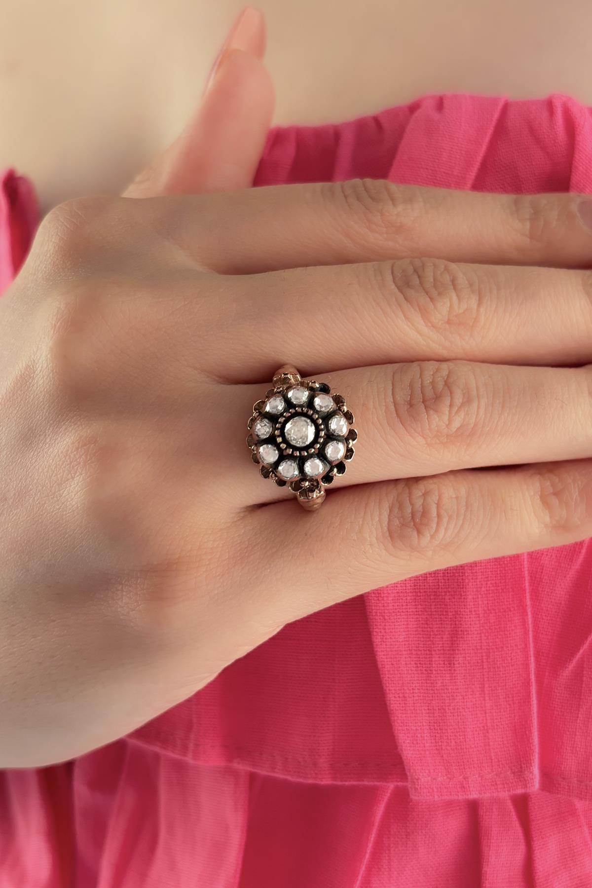 Anello con pietra di diamante a forma di margherita in oro da 8 ct-0