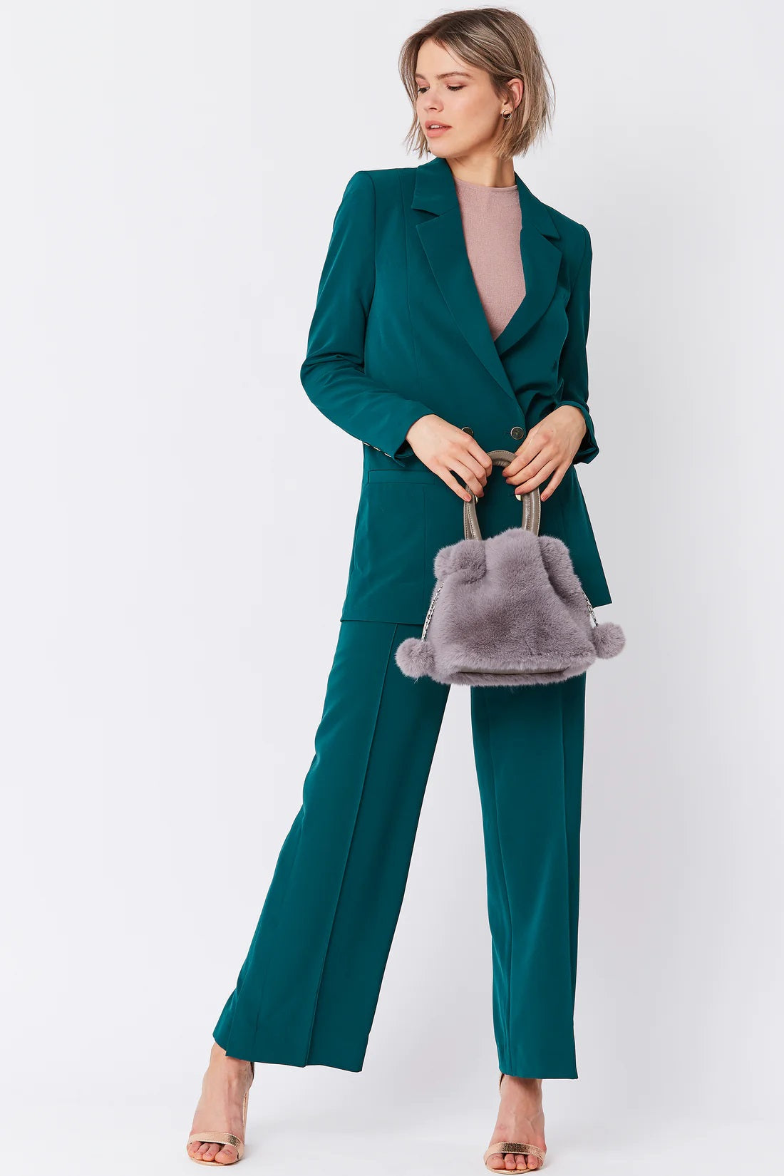 Borsa a secchiello con coulisse con pompon in pelliccia sintetica grigia-1